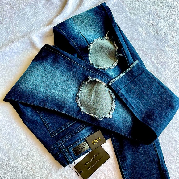 *NWT* L&B, “Lucky & Blessed” Dark Wash, Distressed Knee Skinny Jeans - Picture 4 of 8